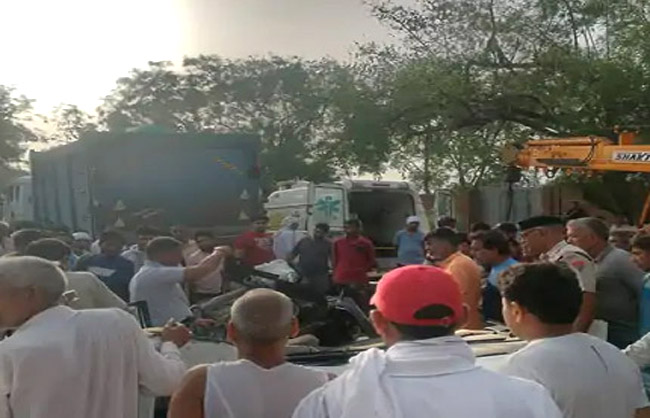 नारनौल : भीषण सड़क दुर्घटना में चार की माैत